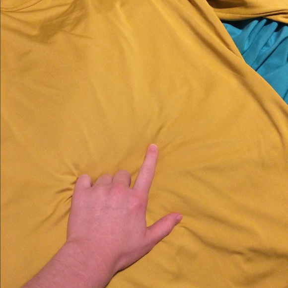 **SOLD** Dainty Jewell’s Ruffle Layering Top - Picture 4 of 5